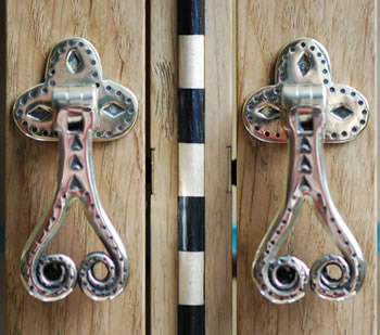 cotswold_double_display_cabinet_handles