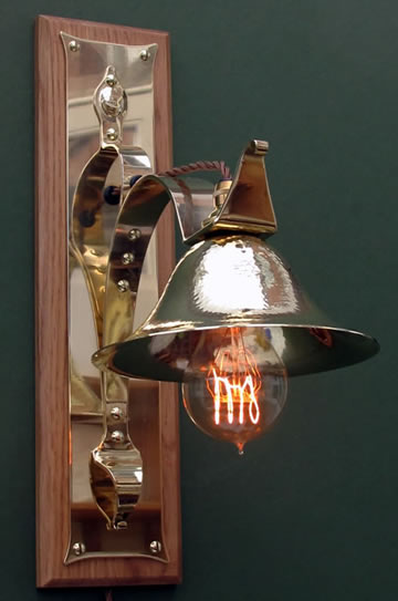 bgh_wall_light_brass_2