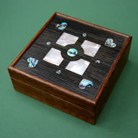 ernest_gimson_inlaid_box_detail_3