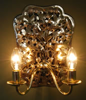 electric_oak_sconce_lit